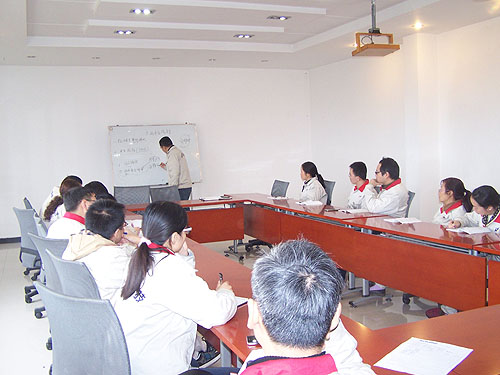 重慶斯凱力科技有限公司與宗申公司合作開發(fā)意大利比亞喬公司摩托車發(fā)動機零部件。